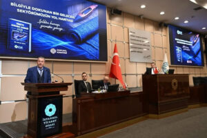 Recep Temür İTO Meclisinde dokuma komitesi yayınına dair sunum gerçekleştirdi.